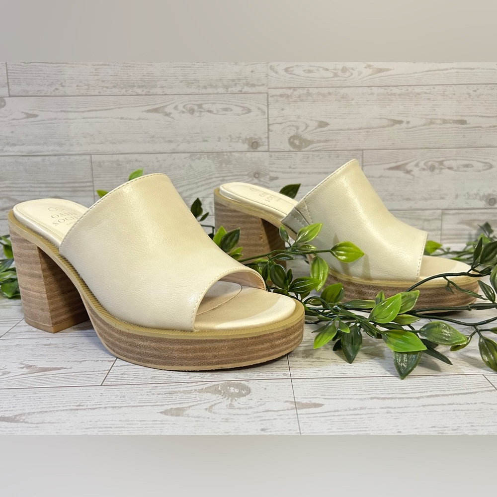Elegant Cream Heeled Mules